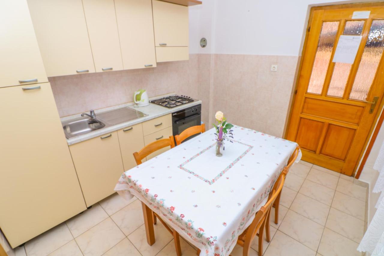 Apartment Marulic In Old Town Башка Экстерьер фото